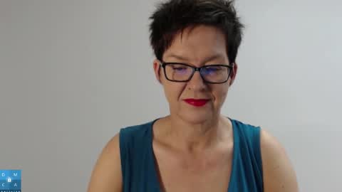 Sofie Velvet online show from 14, 9, 2025