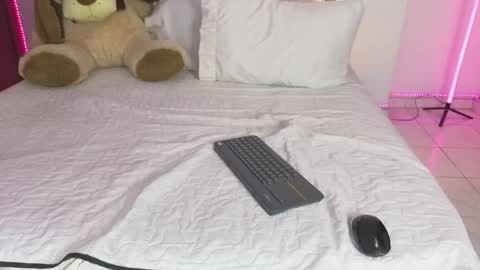 Snapshot of sofiievans_ chatting on 27, 4, 2026 online show from 27, 4, 2026