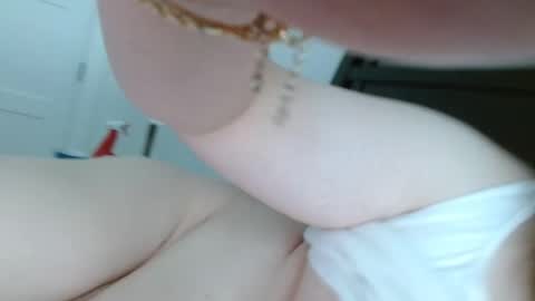 Snapshot of softenbyyy chatting on 25, 9, 2025 chubby enby sissy online show from 25, 9, 2025