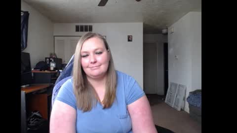 Snapshot of softerpeaches chatting on 13, 2, 2025 Rose online show from 13, 2, 2025