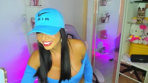 instagram    evalunavelez1. online show from 16, 5, 2026