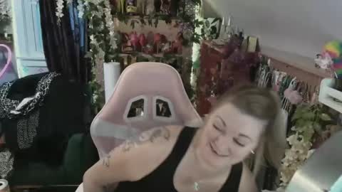 solesticia online show from 5, 2, 2025