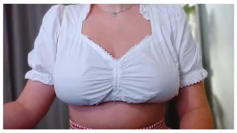 Snapshot of solisgaby chatting on 8, 9, 2025 Gaby Solis online show from 8, 9, 2025