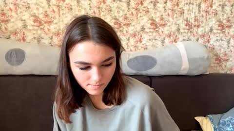 Hello My name is Jane  im new model here and little but shy but curious. online show from 15, 10, 2025