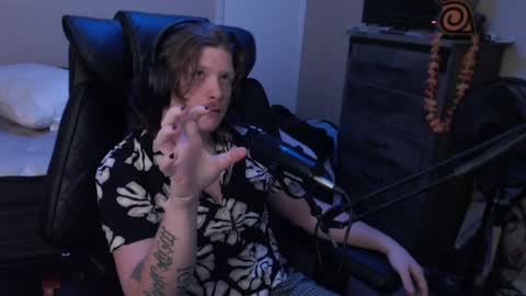 Snapshot of somethinqfunny chatting on 8, 4, 2026 Lover Boi online show from 8, 4, 2026