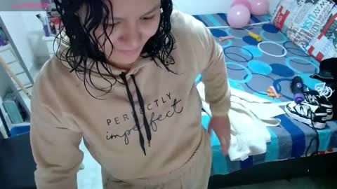 sonialatin69 online show from 15, 4, 2026