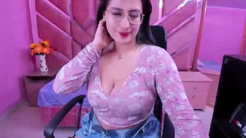 sophi_hardd online show from 4, 4, 2026