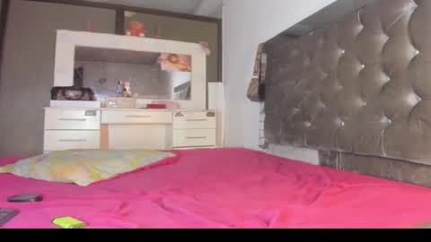 Snapshot of sophia_horny19 chatting on 18, 12, 2025 sophia_horny19 online show from 18, 12, 2025