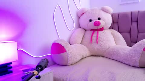 Snapshot of sophia_karsonn chatting on 9, 10, 2025 Sophia Carson online show from 9, 10, 2025