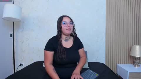 Snapshot of sophiahart_ chatting on 20, 6, 2026 Sophia online show from 20, 6, 2026