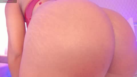 Snapshot of sophiasmiths_ chatting on 12, 10, 2025 SophiaSmiths online show from 12, 10, 2025