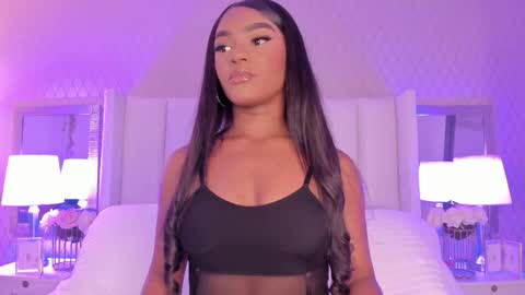 Snapshot of sophiasmiths_ chatting on 14, 10, 2025 SophiaSmiths online show from 14, 10, 2025