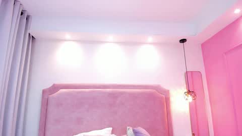 Snapshot of sophiawhite__ chatting on 7, 3, 2025 SOPHIA online show from 7, 3, 2025