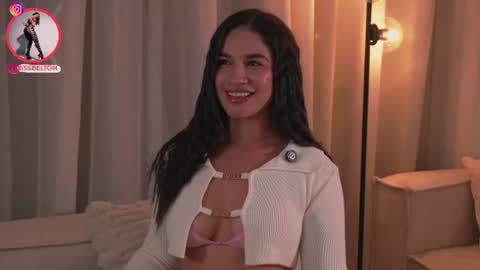 Snapshot of sophie_belton chatting on 15, 7, 2026 sofia online show from 15, 7, 2026