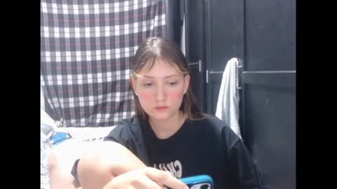 Snapshot of sophie_cutexx chatting on 12, 10, 2025 sophie online show from 12, 10, 2025