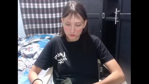 Snapshot of sophie_cutexx chatting on 17, 10, 2025 sophie online show from 17, 10, 2025