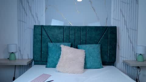 Sophie  online show from 25, 3, 2026