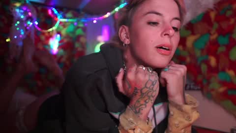 Snapshot of sophie_lovely chatting on 21, 12, 2024 derpy derpington online show from 21, 12, 2024