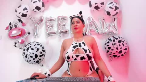 Snapshot of sophie_newton chatting on 5, 6, 2026 sophie_newton online show from 5, 6, 2026