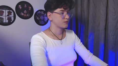 sophie_ross1 online show from 2, 12, 2025