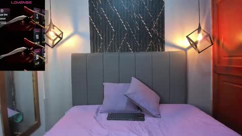 Sophie Sweet online show from 23, 9, 2025