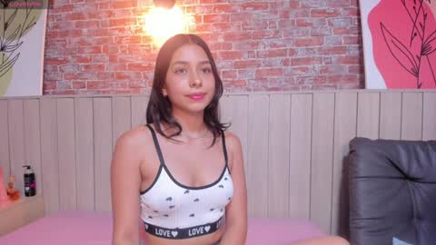 Snapshot of sophiebenson_ chatting on 28, 1, 2025 Sophie online show from 28, 1, 2025