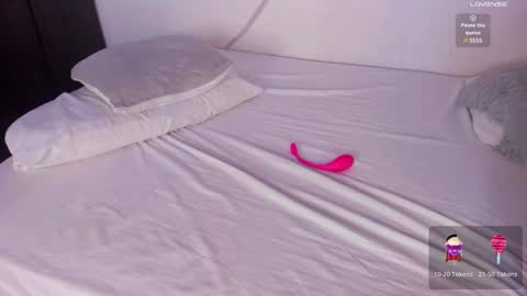 Snapshot of sophiecanbrook1 chatting on 12, 1, 2025 sophiecanbrook1 online show from 12, 1, 2025