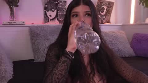 Sophiee  online show from 17, 6, 2026