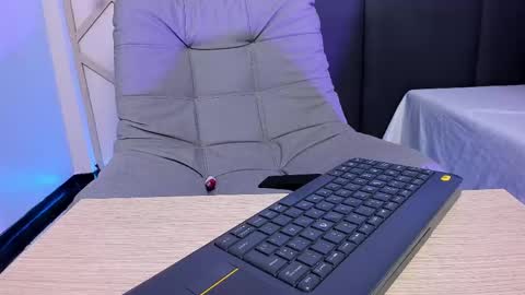 sophieharris__ online show from 12, 2, 2025