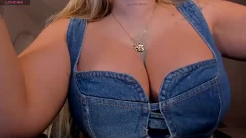 Snapshot of sophiepalmerx chatting on 15, 6, 2026 Sophie Palmer online show from 15, 6, 2026