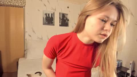 Snapshot of sophierayne_ chatting on 12, 1, 2026 SophieRayne online show from 12, 1, 2026