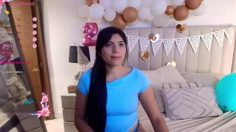 Adeline independent model online show from 22, 12, 2025