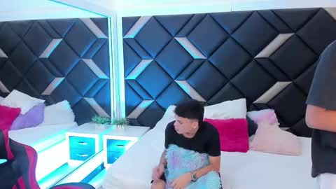 Gabo Lucas and Justin online show from 19, 11, 2025