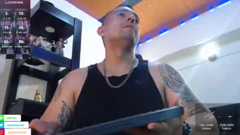 Snapshot of spartacus_cam chatting on 10, 12, 2024     online show from 10, 12, 2024