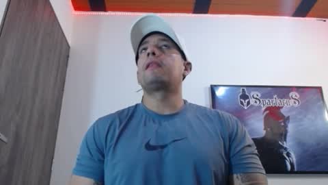 Snapshot of spartacus_cam chatting on 6, 10, 2025     online show from 6, 10, 2025