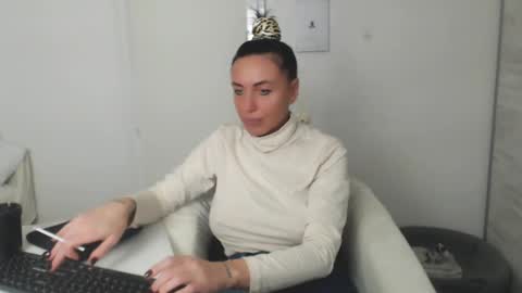 Carla online show from 4, 3, 2025