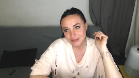 Snapshot of spicemint chatting on 15, 4, 2026 Carla online show from 15, 4, 2026