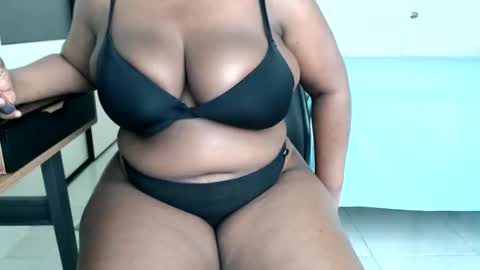 SPICYCHOCSTRAW online show from 4, 2, 2026