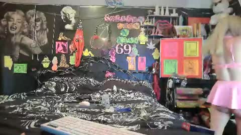 Snapshot of splashh_queen420 chatting on 2, 6, 2026 Daddy His Splash Queen online show from 2, 6, 2026