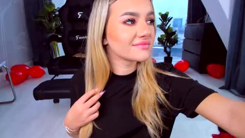 Anna online show from 1, 3, 2025