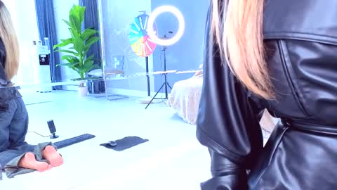 Anna online show from 6, 4, 2026