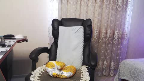 Tips are the best compliment to a woman online show from 6, 4, 2026