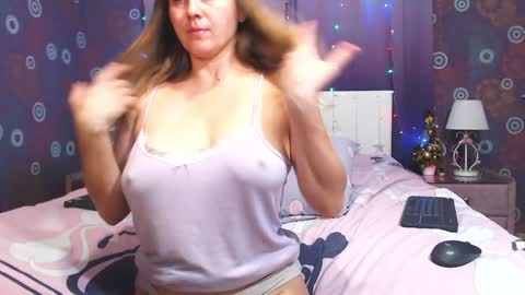 Snapshot of squirtyjess chatting on 25, 12, 2024 just Jess online show from 25, 12, 2024