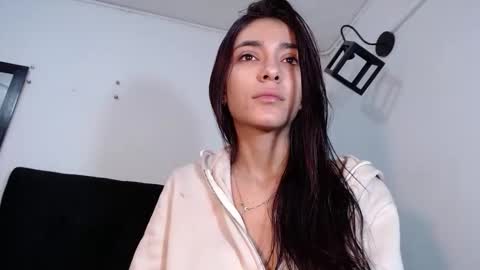 Snapshot of srta_luciana chatting on 17, 12, 2025 . . online show from 17, 12, 2025