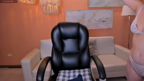 Stacy Woods online show from 19, 12, 2024