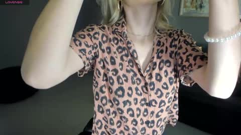Snapshot of staceywood_ chatting on 22, 4, 2026 Stacy Woods online show from 22, 4, 2026