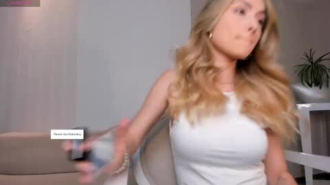 Snapshot of staceywood_ chatting on 25, 4, 2026 Stacy Woods online show from 25, 4, 2026
