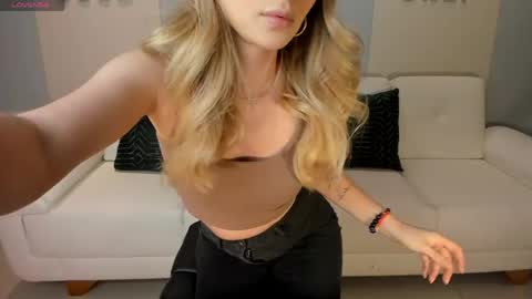 Snapshot of staceywood_ chatting on 28, 4, 2026 Stacy Woods online show from 28, 4, 2026
