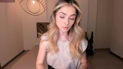 Snapshot of staceywood_ chatting on 7, 5, 2026 Stacy Woods online show from 7, 5, 2026