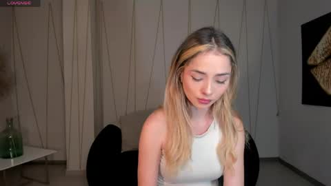 Snapshot of staceywood_ chatting on 11, 5, 2026 Stacy Woods online show from 11, 5, 2026